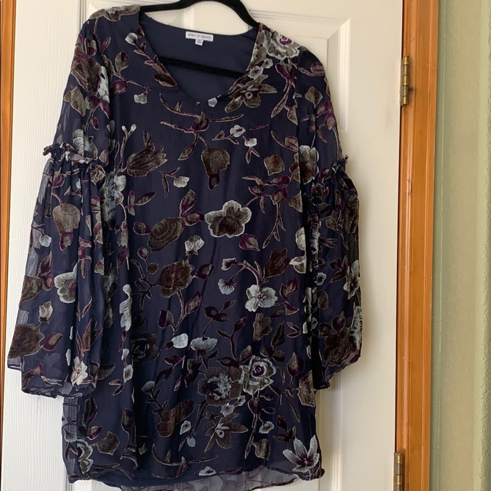 Cute dress with velour floral